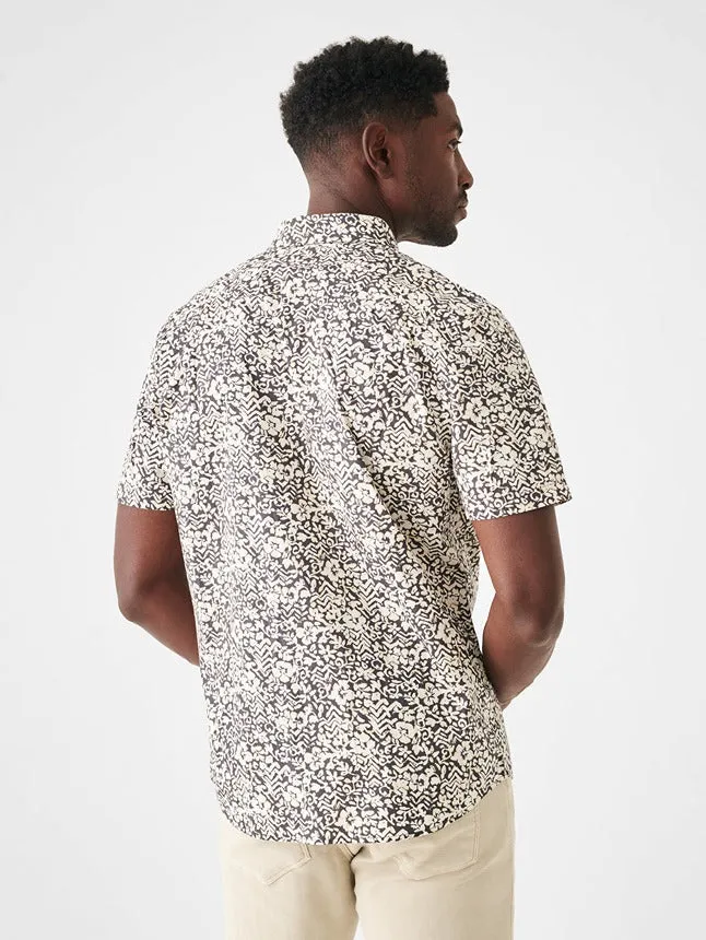Faherty Short-Shirt Stretch Playa Shirt in Washed Black Hilo Floral