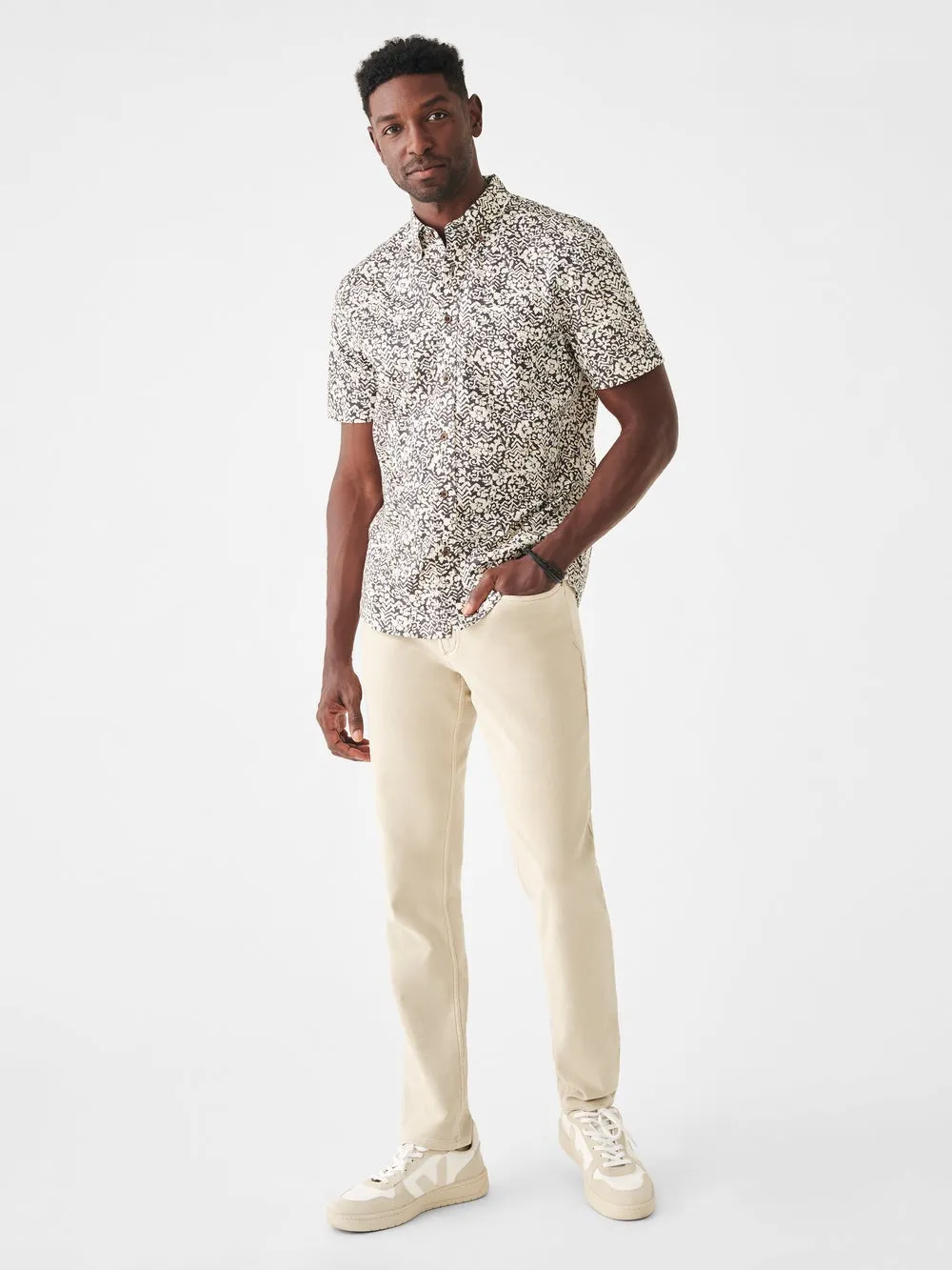 Faherty Short-Shirt Stretch Playa Shirt in Washed Black Hilo Floral