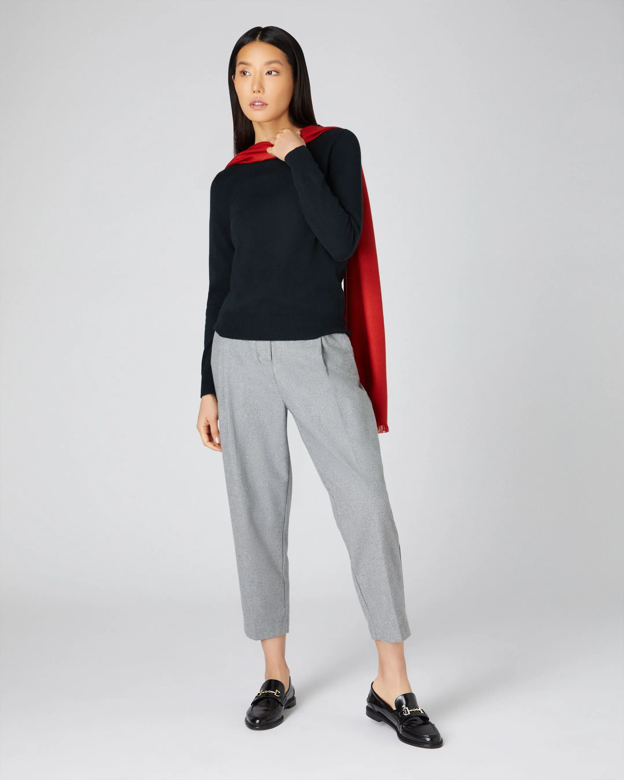 Women's Evie Classic Round Neck Cashmere Jumper Black