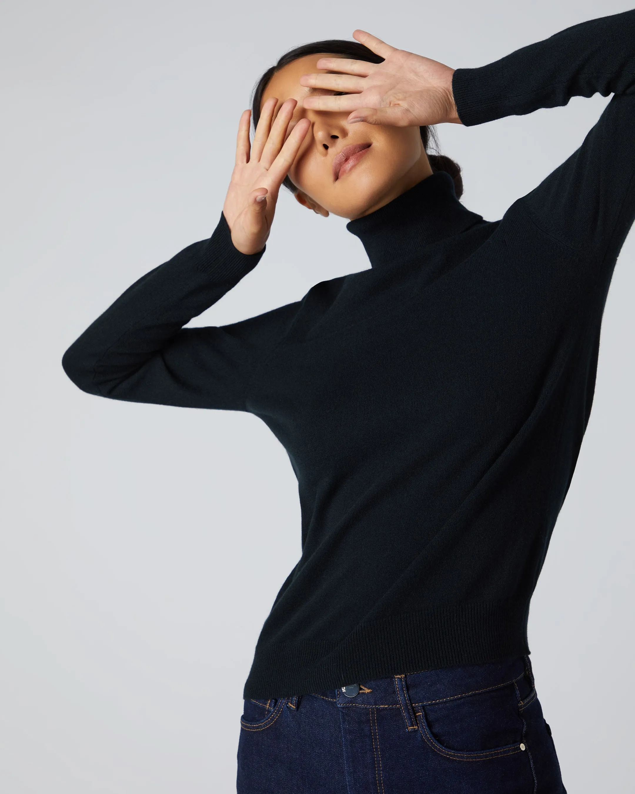 Women's Luna Roll Neck Cashmere Jumper Black
